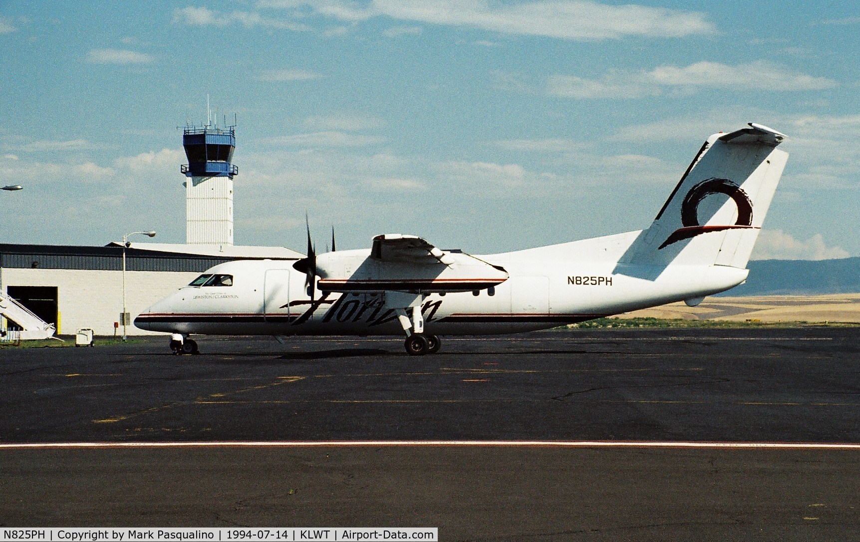 N825PH, 1990 De Havilland Canada DHC-8-102 Dash 8 C/N 213, DHC-8-102