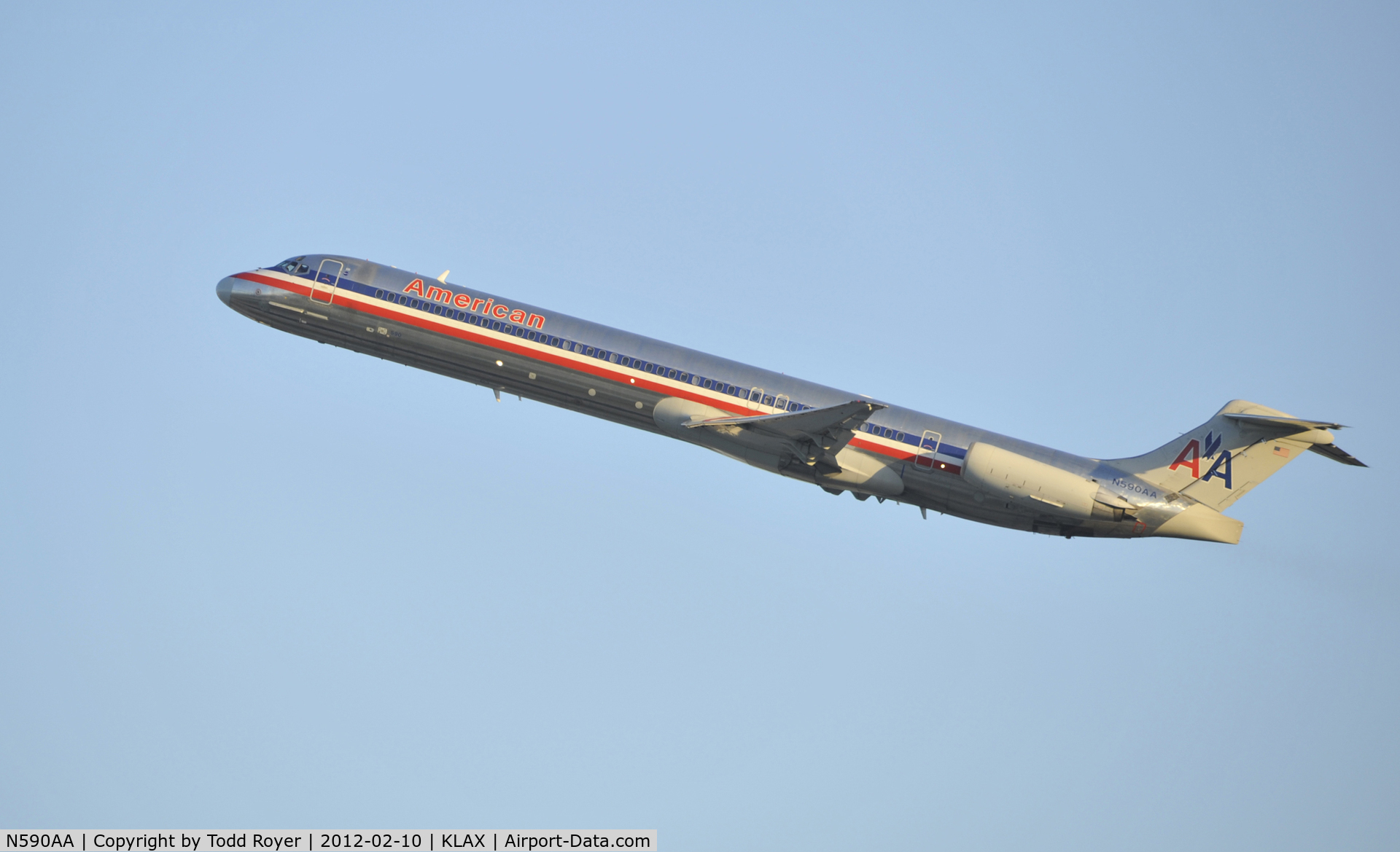 N590AA, 1991 McDonnell Douglas MD-83 (DC-9-83) C/N 53253, Departing LAX on 25R