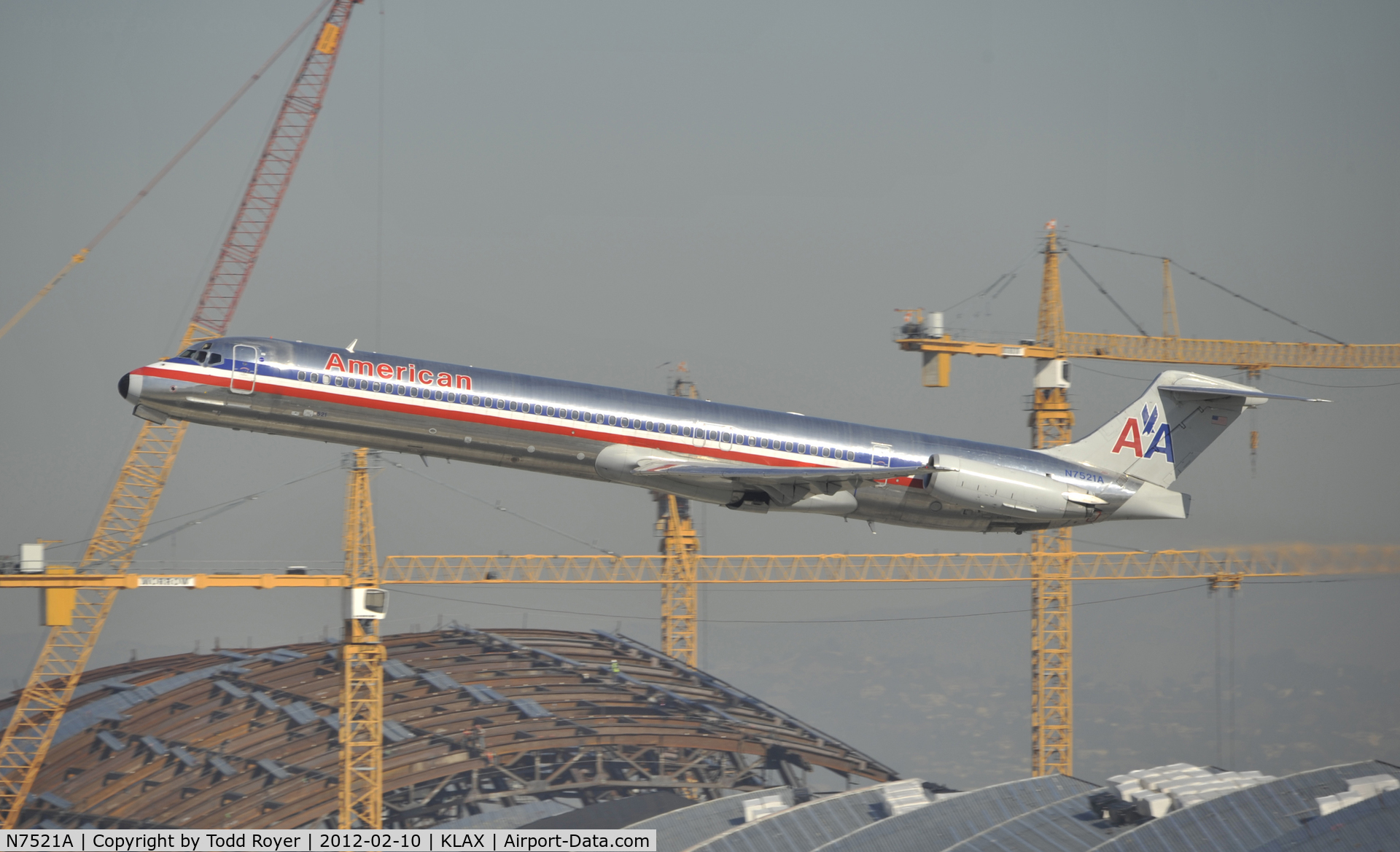 N7521A, 1990 McDonnell Douglas MD-82 (DC-9-82) C/N 49898, Departing LAX on 25R