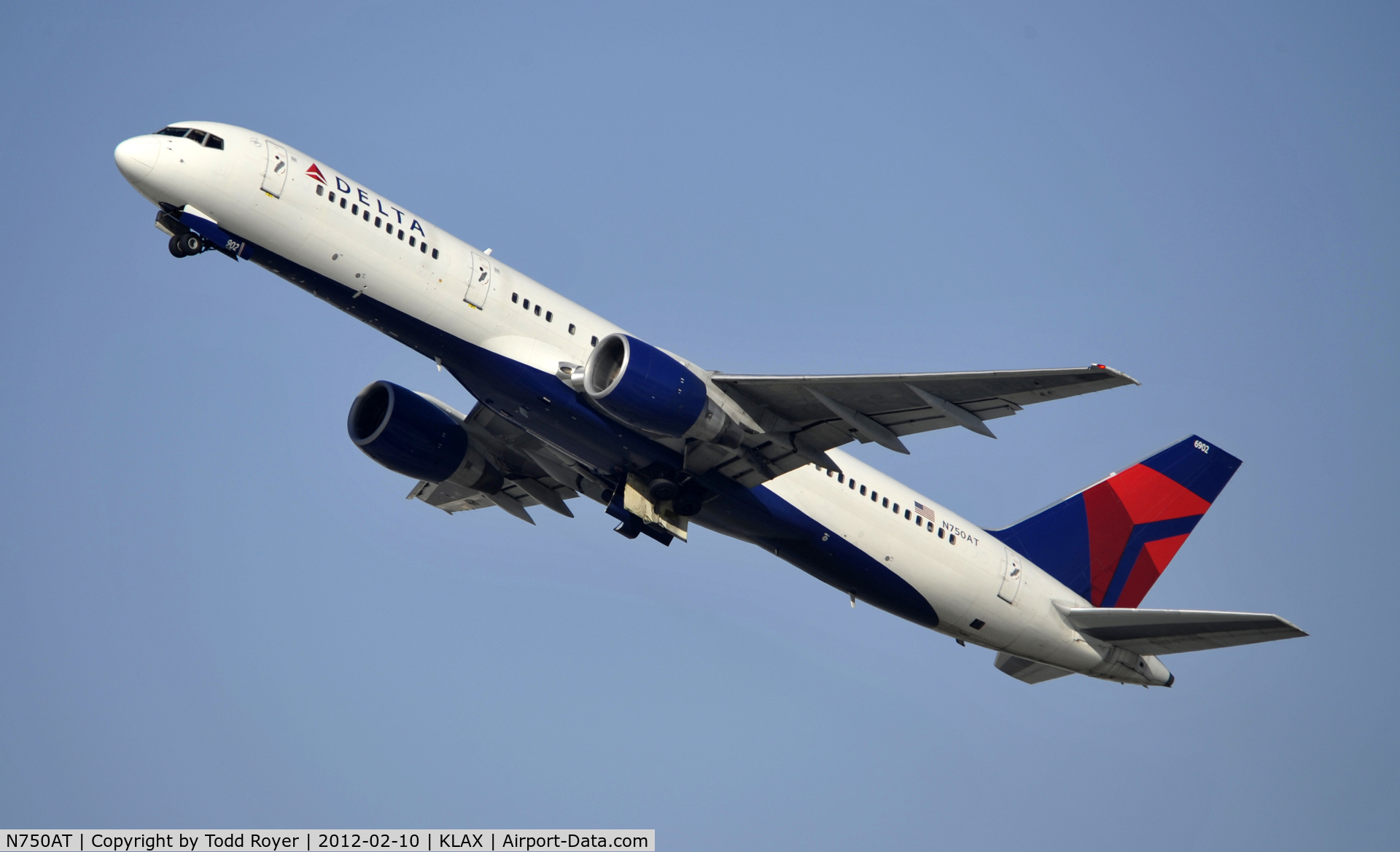 N750AT, 1984 Boeing 757-212 C/N 23126, Departing LAX on 25R