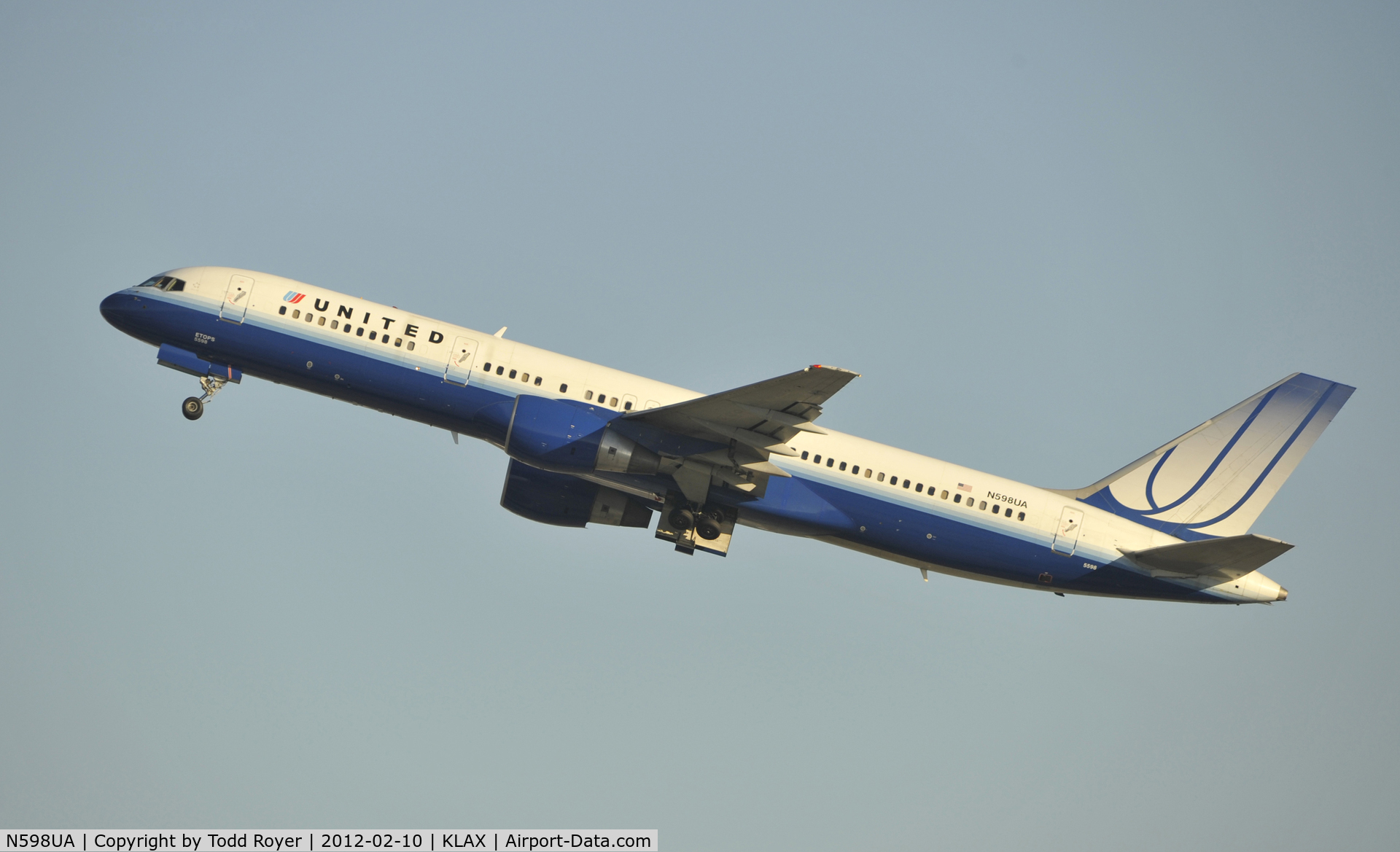 N598UA, 1999 Boeing 757-222 C/N 28751, Departing LAX on 25R