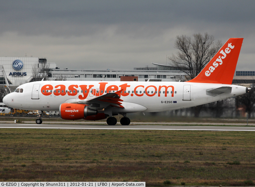 G-EZGO, 2011 Airbus A319-111 C/N 4785, Ready for take off rwy 32R