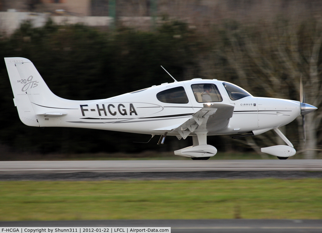 F-HCGA, Cirrus SR20 GTS C/N 1911, On take off...