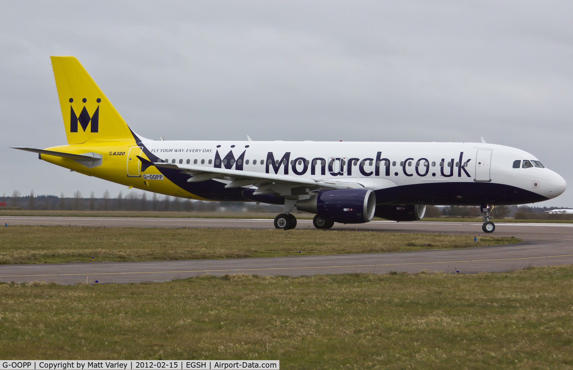 G-OOPP, 2001 Airbus A320-214 C/N 1571, Departing EGSH after spray into new Monarch C/S by Air Livery (To become G-OZBW).