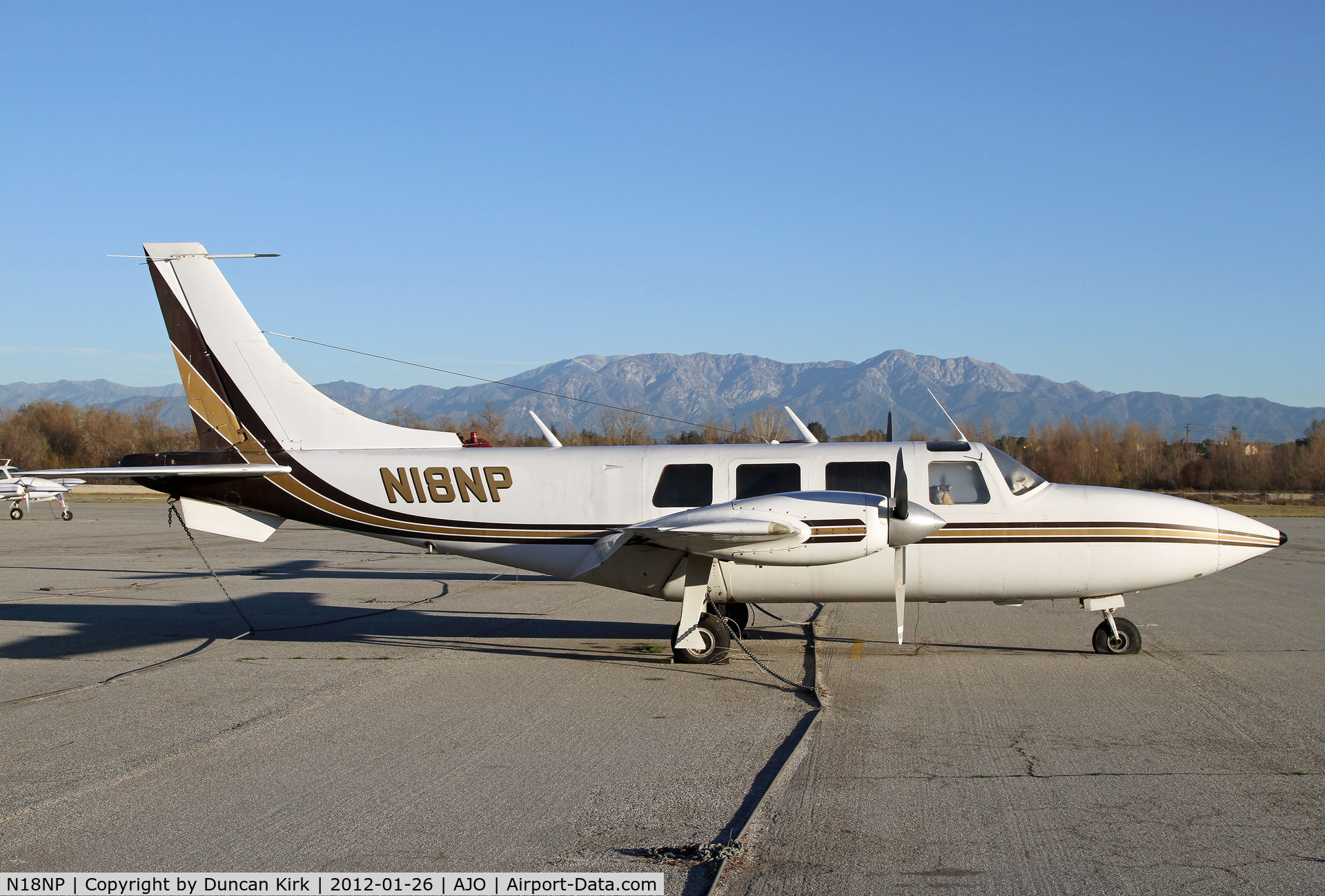 N18NP, 1975 Smith Aerostar 601P C/N 61P-0237-036, Early morning Aerostar shot