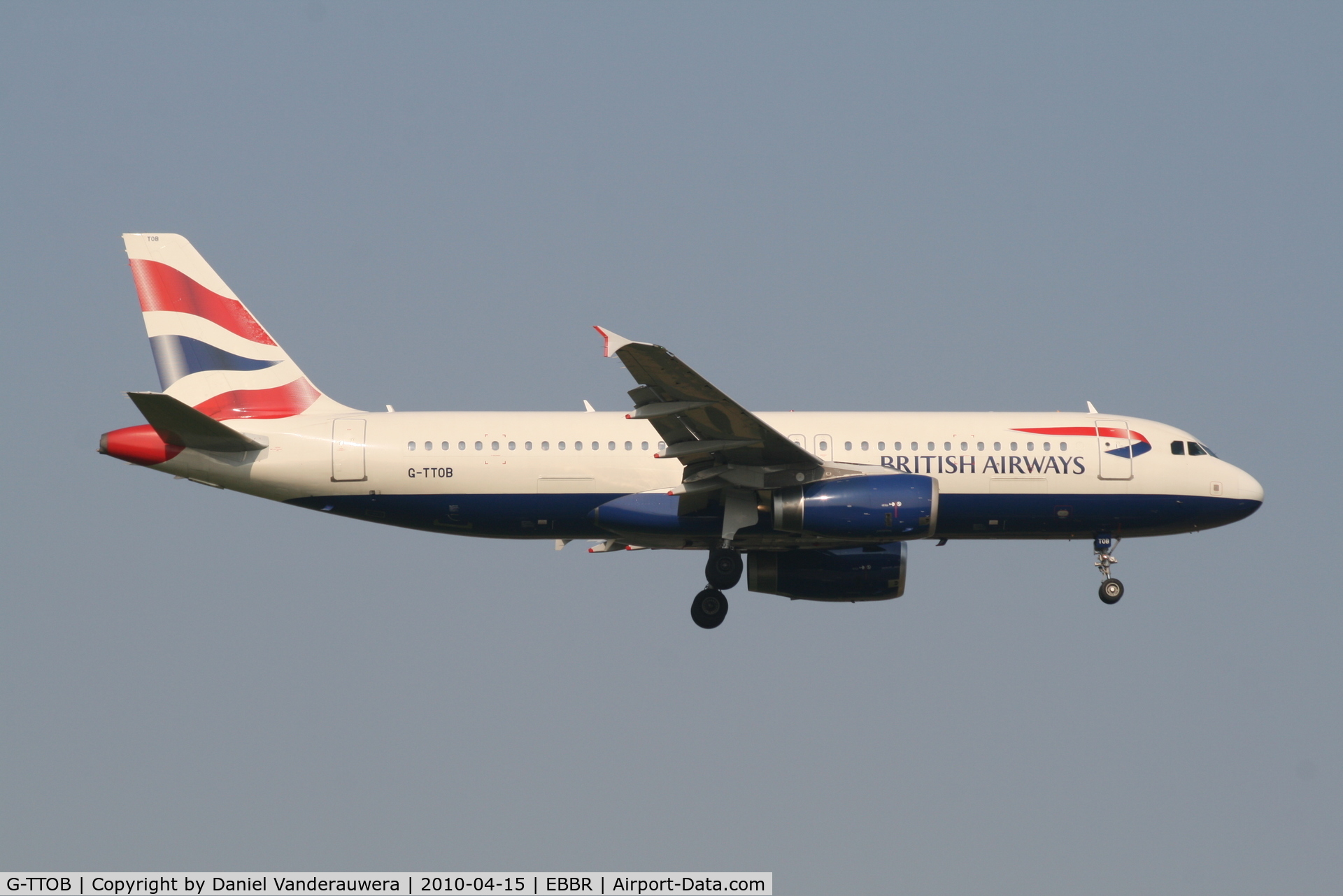 G-TTOB, 2001 Airbus A320-232 C/N 1687, Flight BA392 is descending to RWY 02