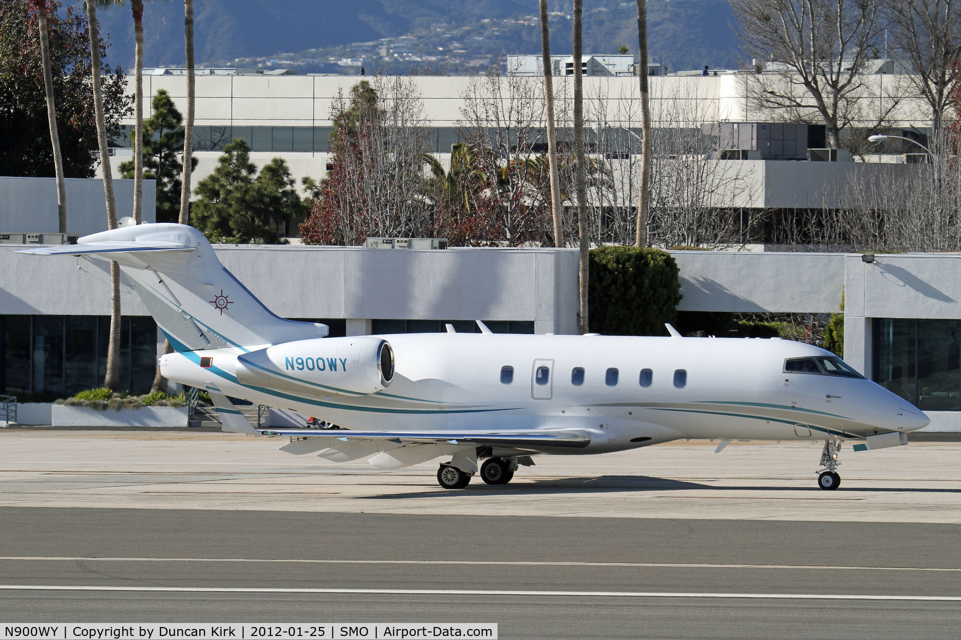 N900WY, 2004 Bombardier Challenger 300 (BD-100-1A10) C/N 20035, Taxying for take-off at Santa Monica