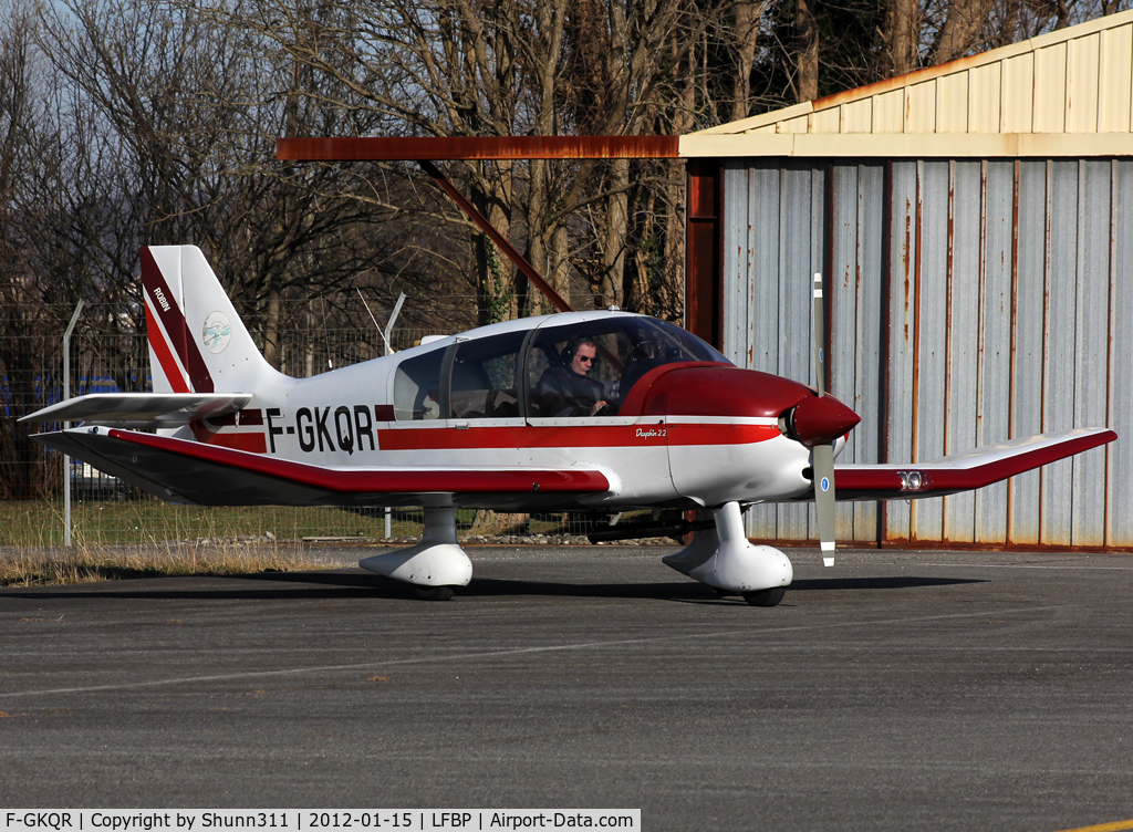 F-GKQR, Robin DR-400-120 C/N 2062, Parked and ready for a new light flight...