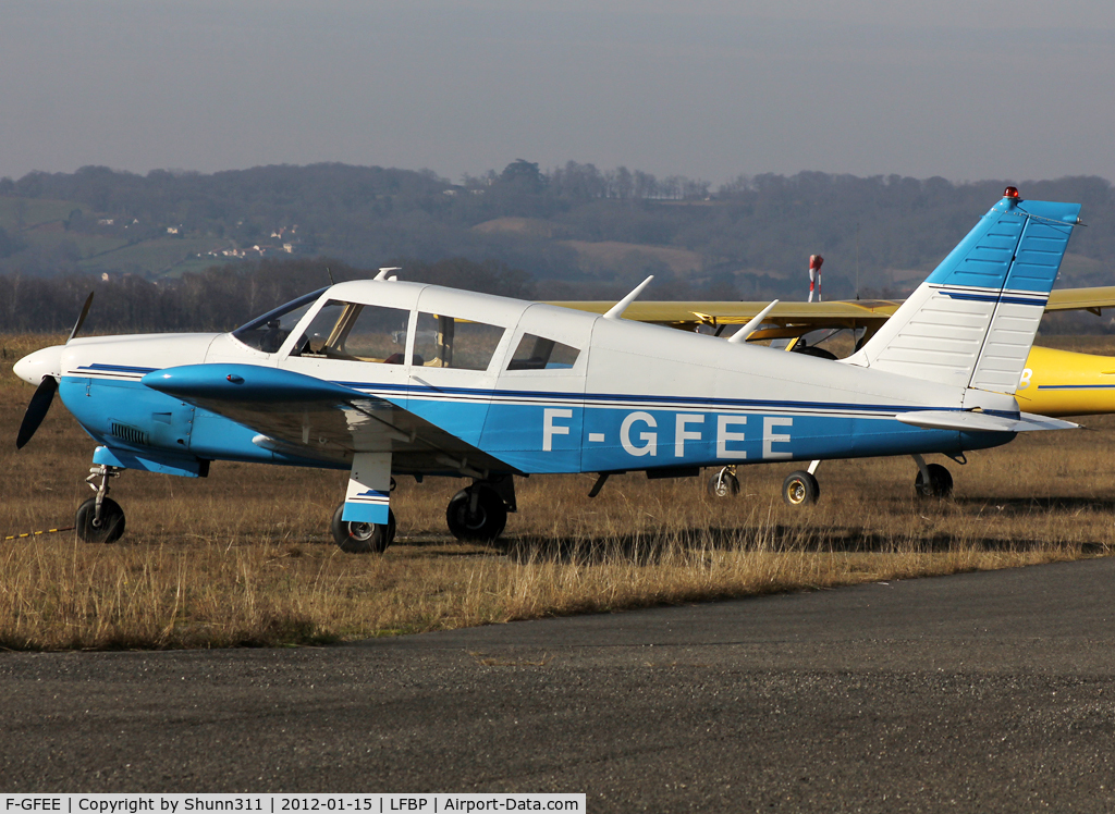 F-GFEE, Piper PA-28R-180 Cherokee Arrow C/N 28R30350, Parked...