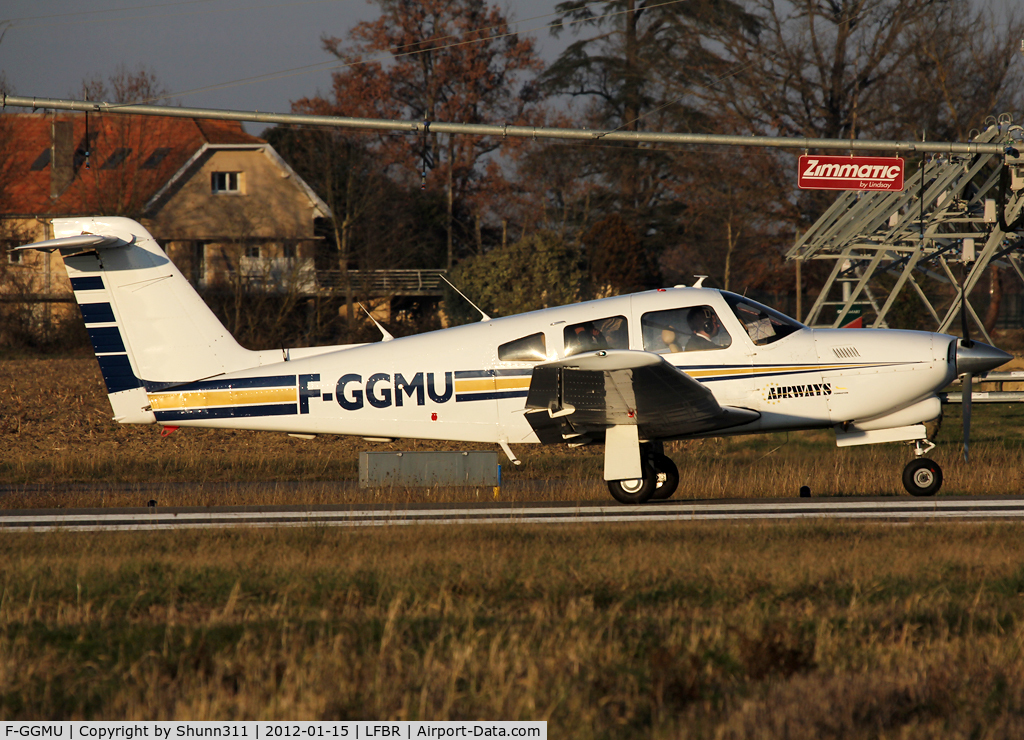 F-GGMU, Piper PA-28RT-201T Turbo Arrow IV C/N 28R-8031014, Lining up the runway for departure...