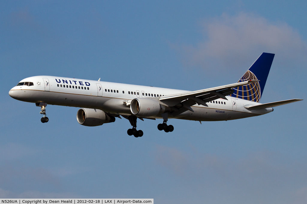 N526UA, 1991 Boeing 757-222 C/N 24994, United Airlines N526UA (FLT UAL785) from Denver Int'l (KDEN) on short final to RWY 25L.
