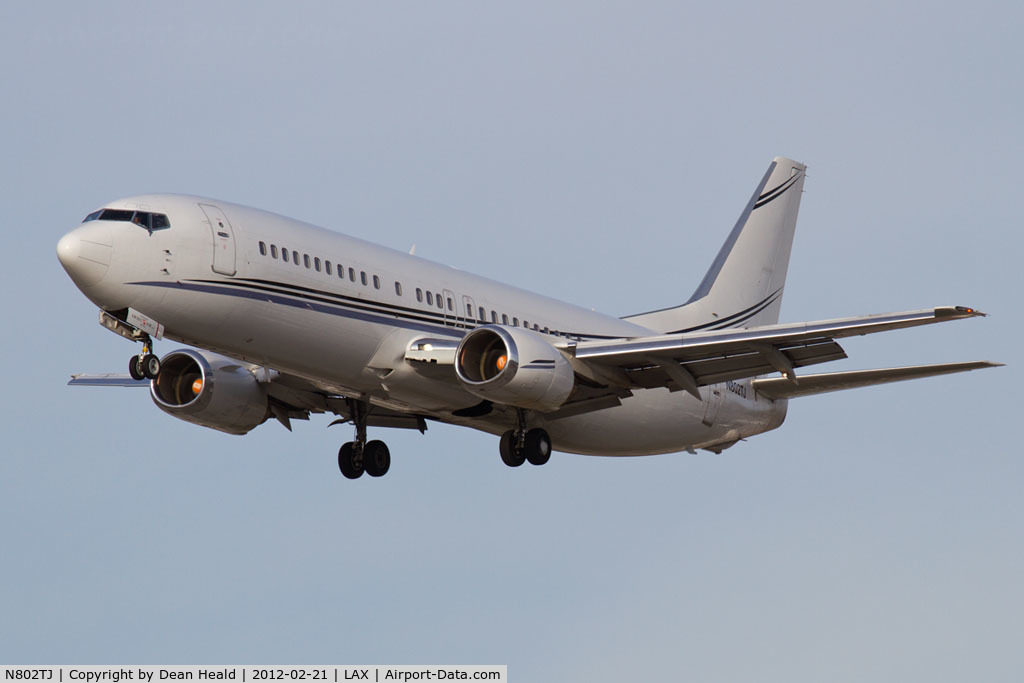 N802TJ, 1990 Boeing 737-4B7 C/N 24874, Swift Air N802TJ (FLT SWQ802) from Denver Int'l (KDEN) on short final to RWY 25L.