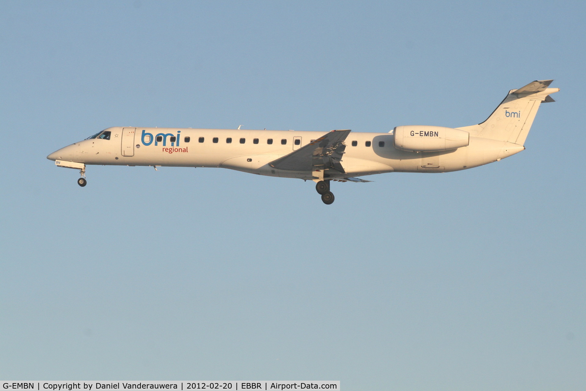 G-EMBN, 2000 Embraer EMB-145EP (ERJ-145EP) C/N 145201, Arrival of flight SN2194 to RWY 25L