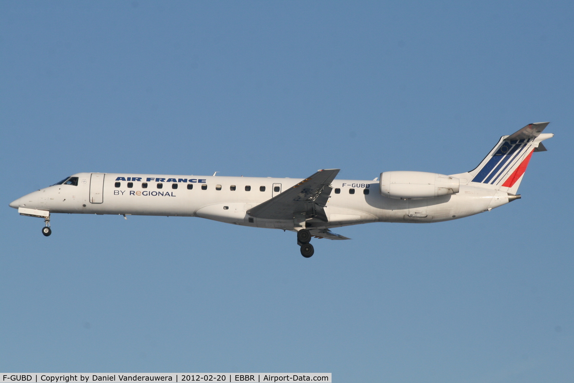 F-GUBD, 2000 Embraer ERJ-145LR (EMB-145LR) C/N 145333, Arrival of flight AF5402 to RWY 25L