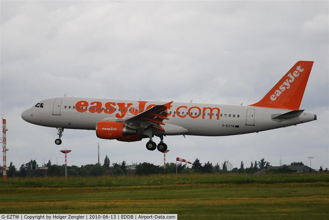 G-EZTW, 2010 Airbus A320-214 C/N 4250, On final after a return from Italy.....