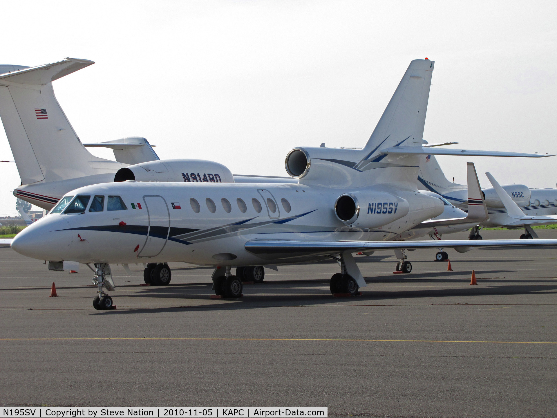 N195SV, 2000 Dassault Mystere Falcon 50 C/N 293, Tight fit on the Napa heavy jet ramp - Silver Ventures 2000 Falcon 50 N195SV, Dillards, Inc. 2002 G-V N914BD and SCI Texas Funeral Services 2009 G450 N9SC