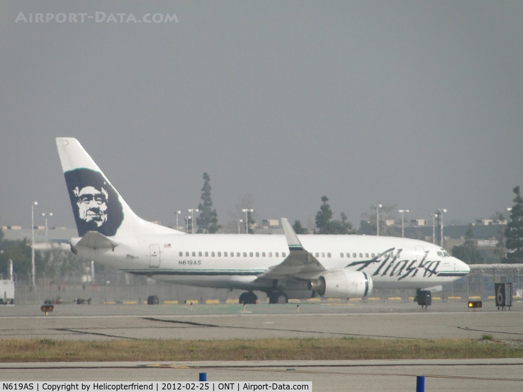 N619AS, 2000 Boeing 737-790 C/N 30164, Just landed on 26R and is taxing back to terminal