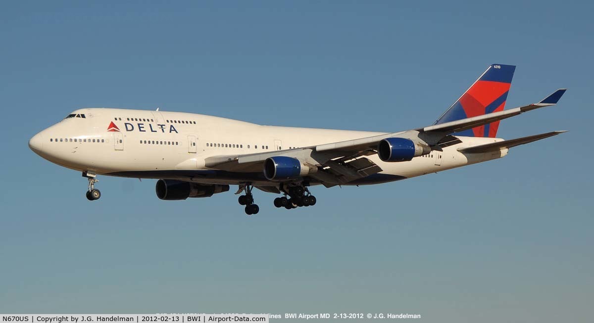 N670US, 1990 Boeing 747-451 C/N 24225, final to 33L