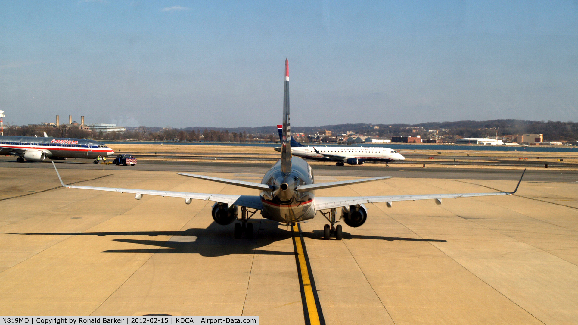 N819MD, 2004 Embraer 170SU (ERJ-170-100SU) C/N 17000040, Ready to taxi DCA, VA