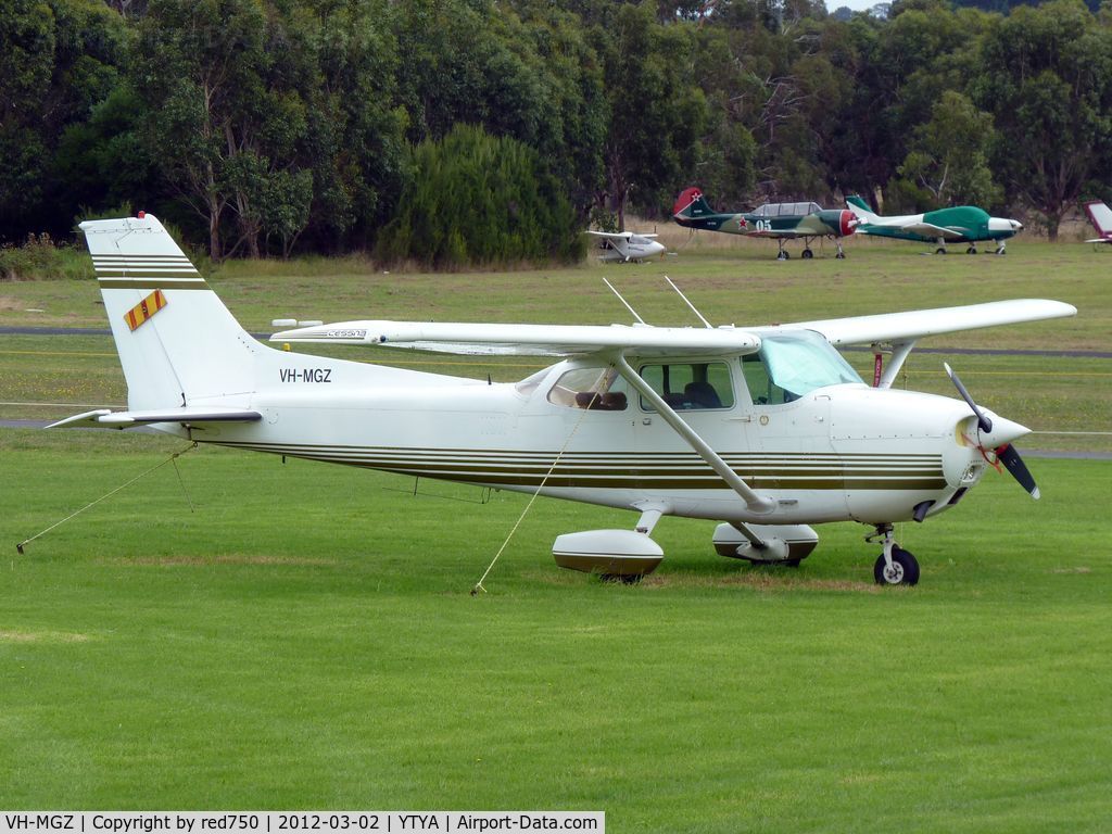 VH-MGZ, 1976 Cessna 172M C/N 17266694, Skyhawk VH-MGZ at Tyabb