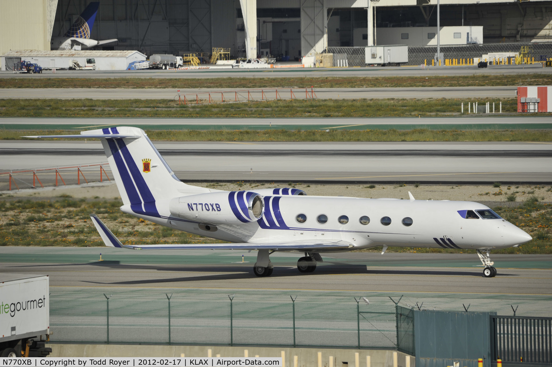 N770XB, 2008 Gulfstream Aerospace GIV-X (G450) C/N 4117, Taxiing to parking