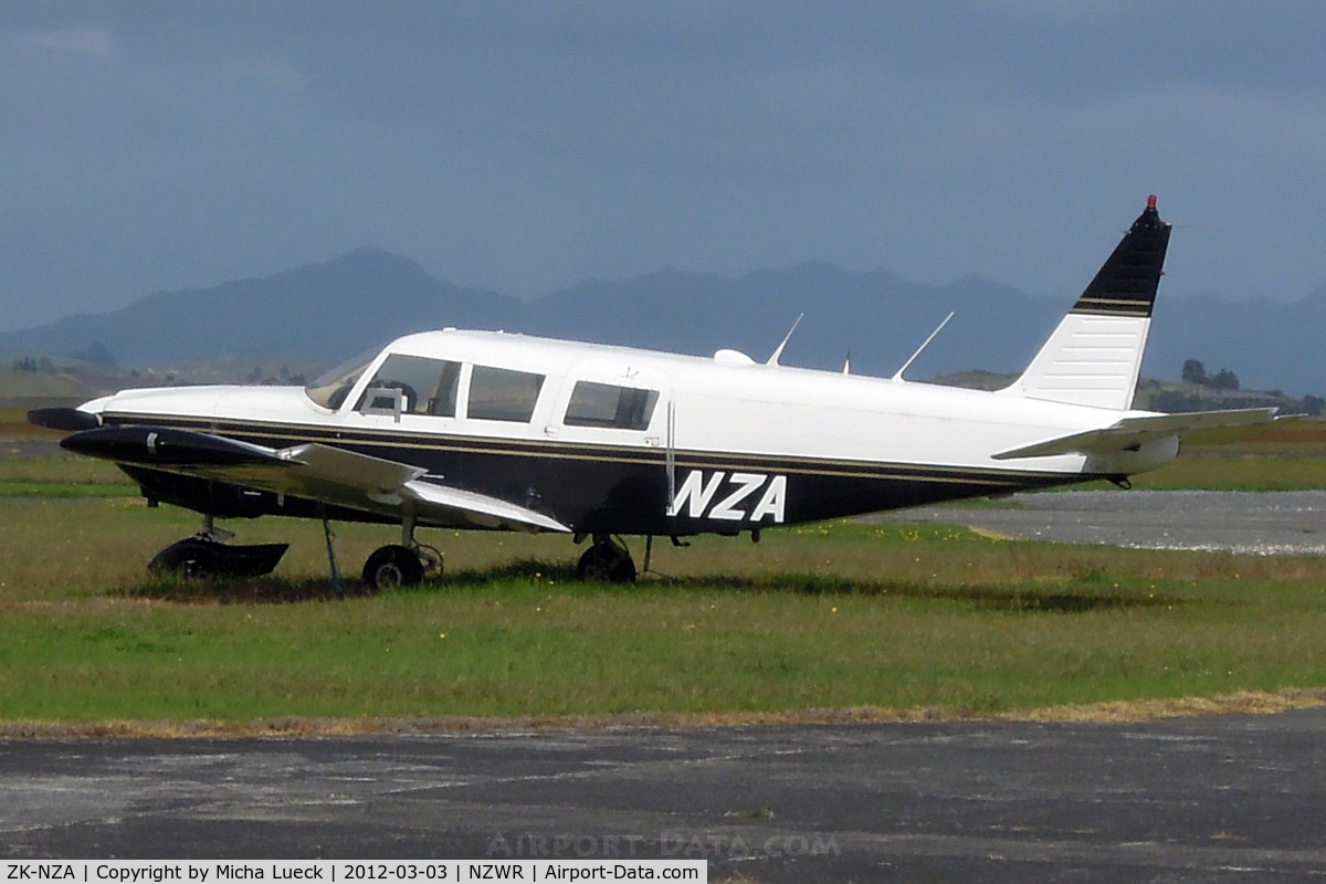 ZK-NZA, Piper PA-32-260 Cherokee Six C/N 32-402, At Whangarei