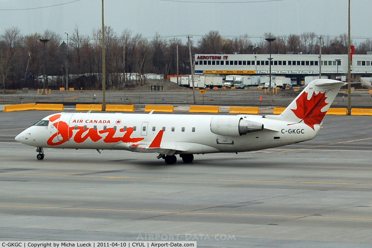 C-GKGC, 1999 Canadair CRJ-200ER (CL-600-2B19) C/N 7334, At Montreal