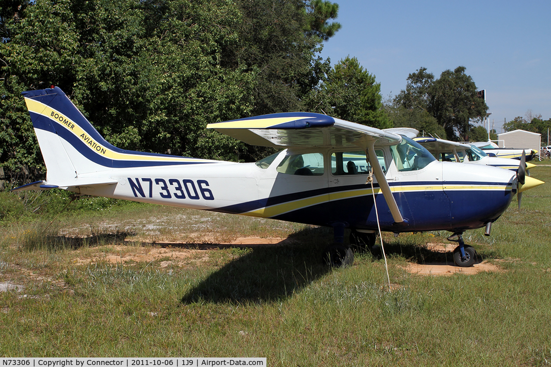 N73306, 1976 Cessna 172M C/N 17267361, Mostly used for aerial advertising.
