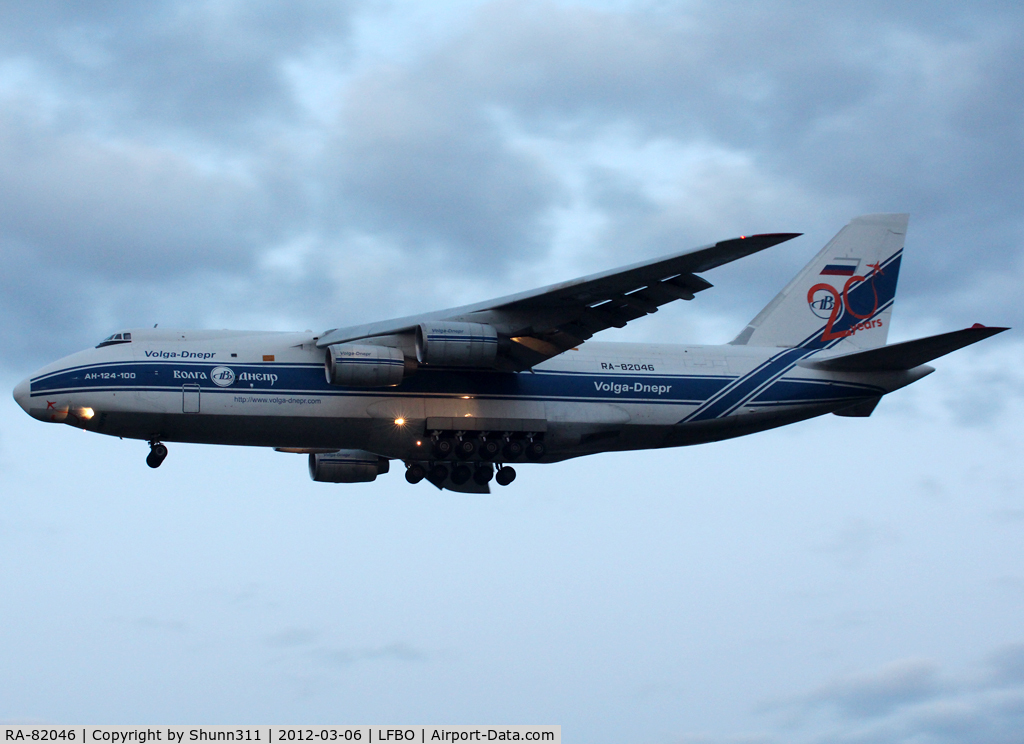 RA-82046, 1992 Antonov An-124-100 Ruslan C/N 9773052255117, Landing rwy 32L with special 20th anniversary c/s