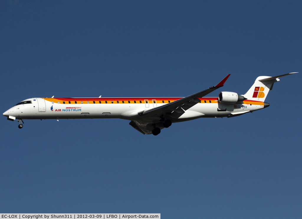 EC-LOX, 2011 Bombardier CRJ-1000ER NG (CL-600-2E25) C/N 19020, Landing rwy 32L