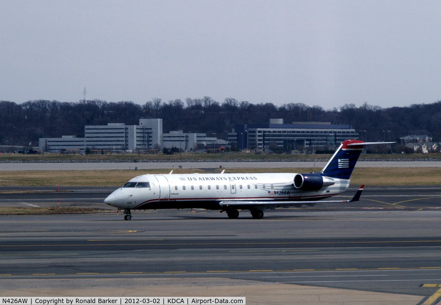 N426AW, 2002 Bombardier CRJ-200LR (CL-600-2B19) C/N 7669, Taxi DCA