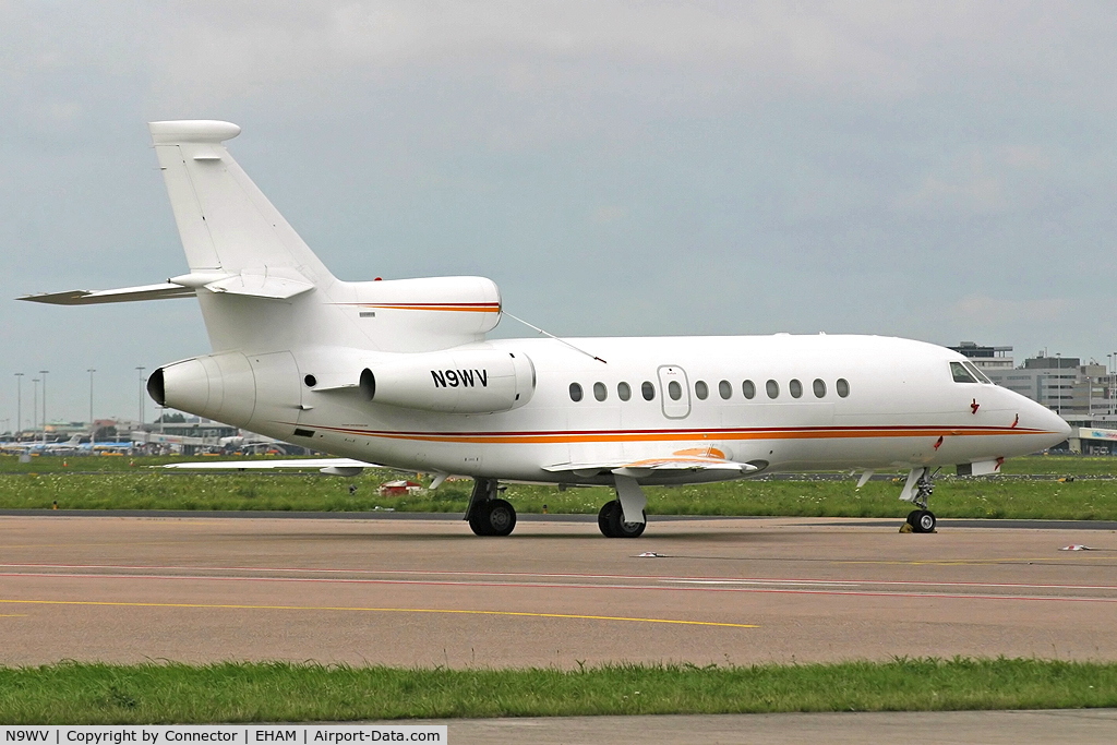 N9WV, 2002 Dassault Falcon 900EX C/N 108, Waiting at Amsterdam.