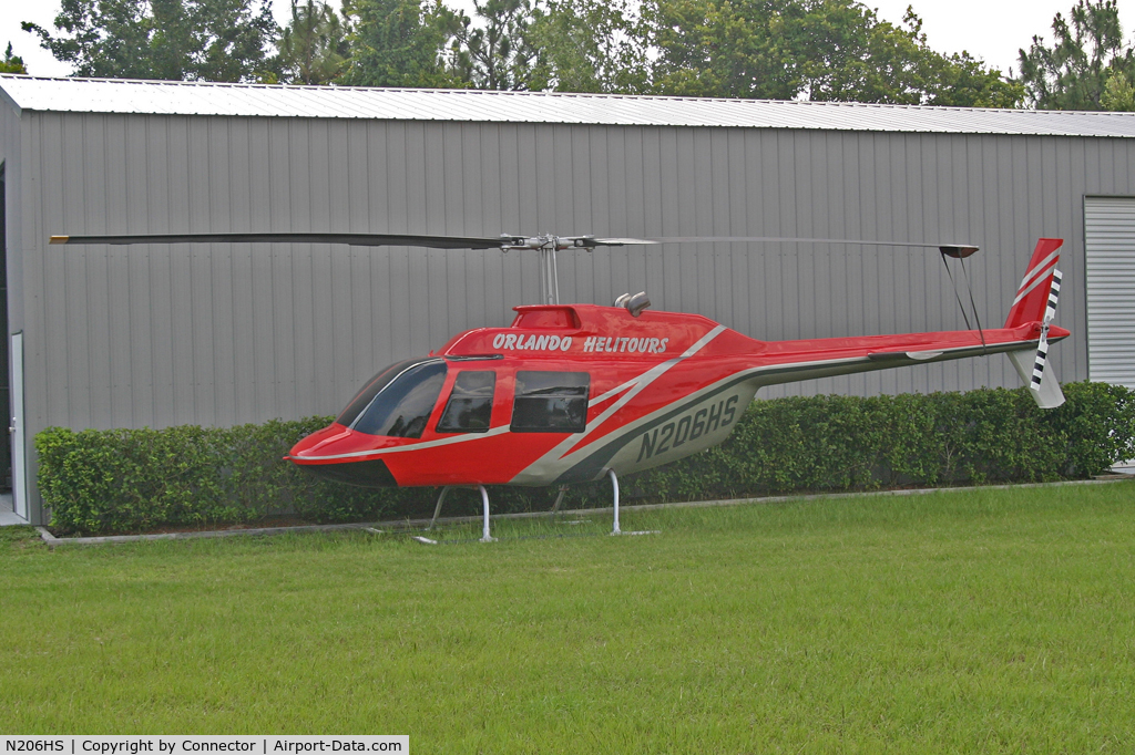 N206HS, Bell 206A JetRanger C/N 526, Waiting for a scenic flight.