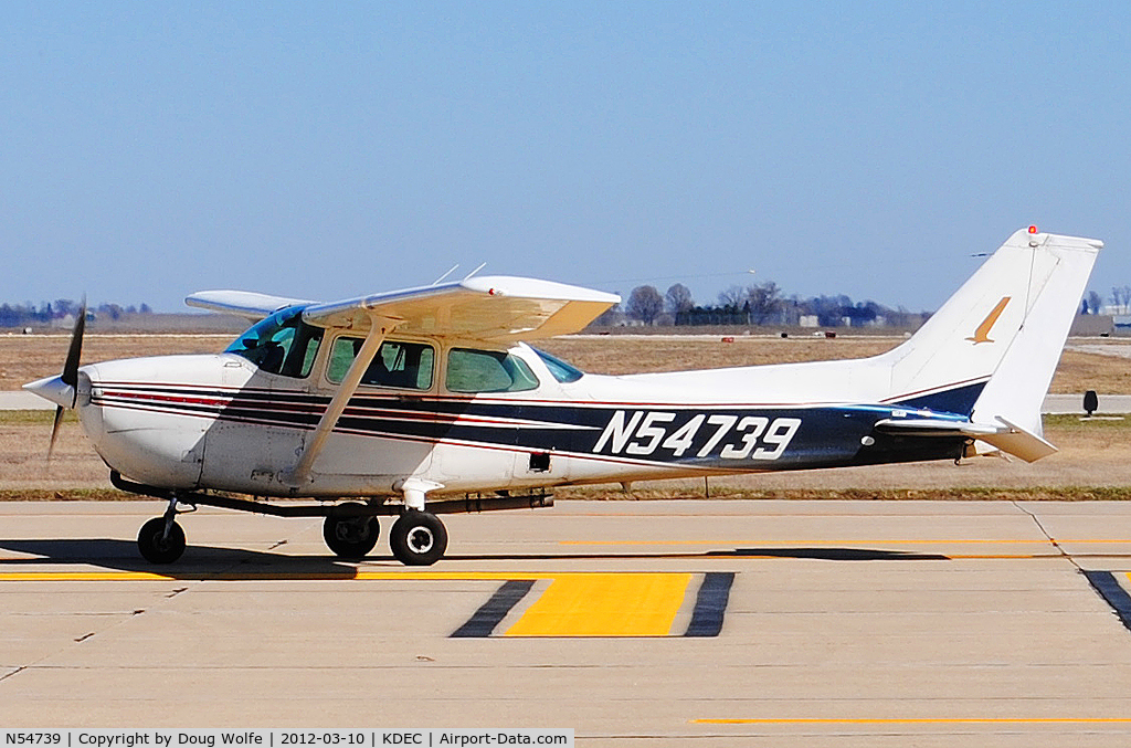 N54739, 1981 Cessna 172P C/N 17275045, Just landed and heading to a parking location near the FAA tower.
