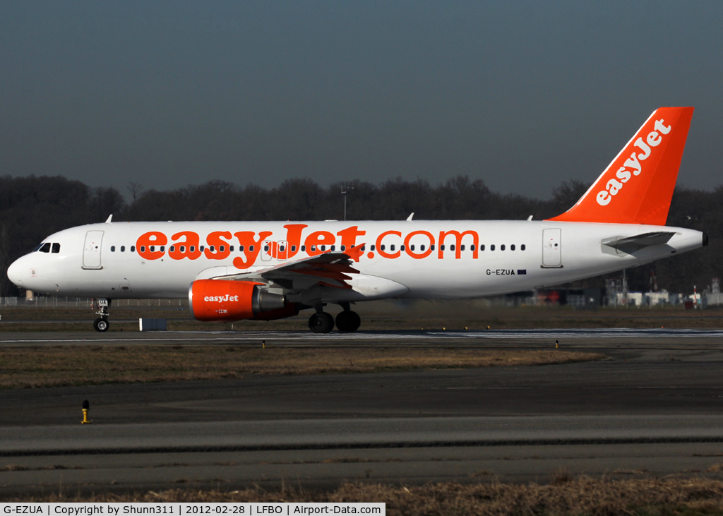 G-EZUA, 2011 Airbus A320-214 C/N 4588, Lining up rwy 14L for departure
