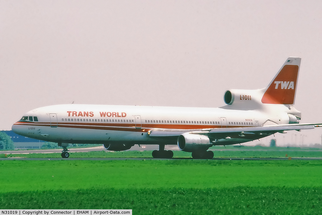 N31019, 1973 Lockheed L-1011-385-1 TriStar 50 C/N 193B-1066, Scanned from slide.