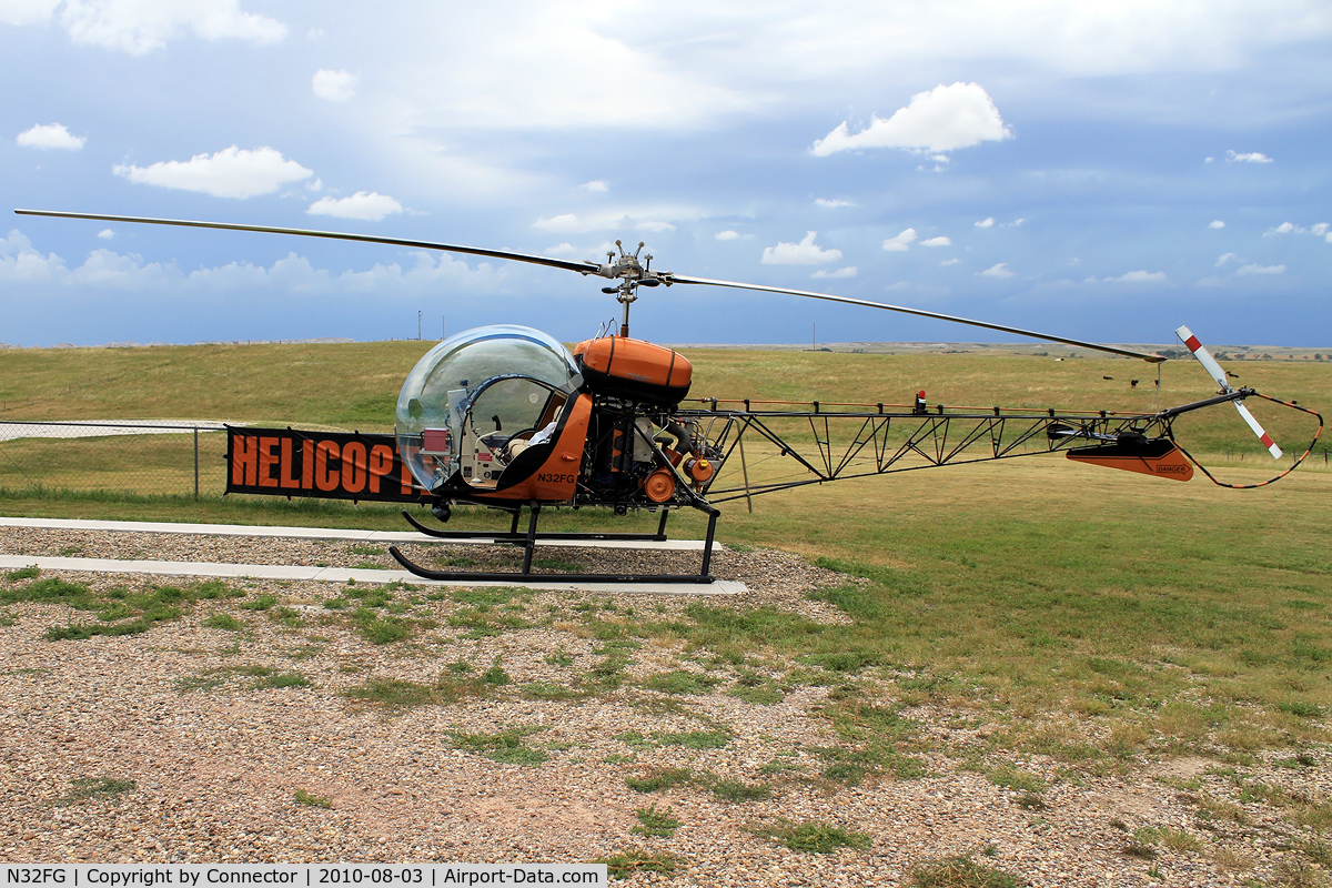 N32FG, 1967 Bell 47G-3B-1 Sioux C/N 3838, Waiting at the entrance of Badlands National Park for another scenic flight.