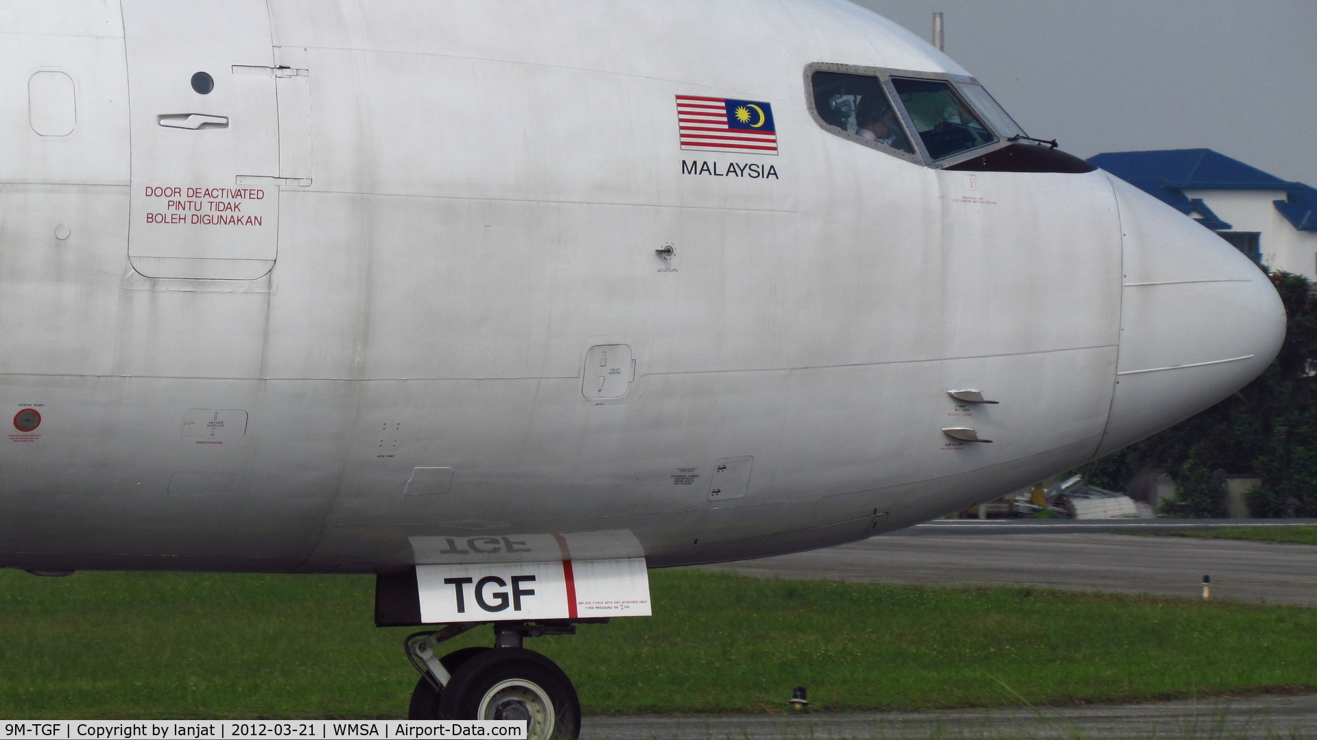 9M-TGF, 1979 Boeing 727-247/Adv(F) C/N 21698, Approaching Gate K15