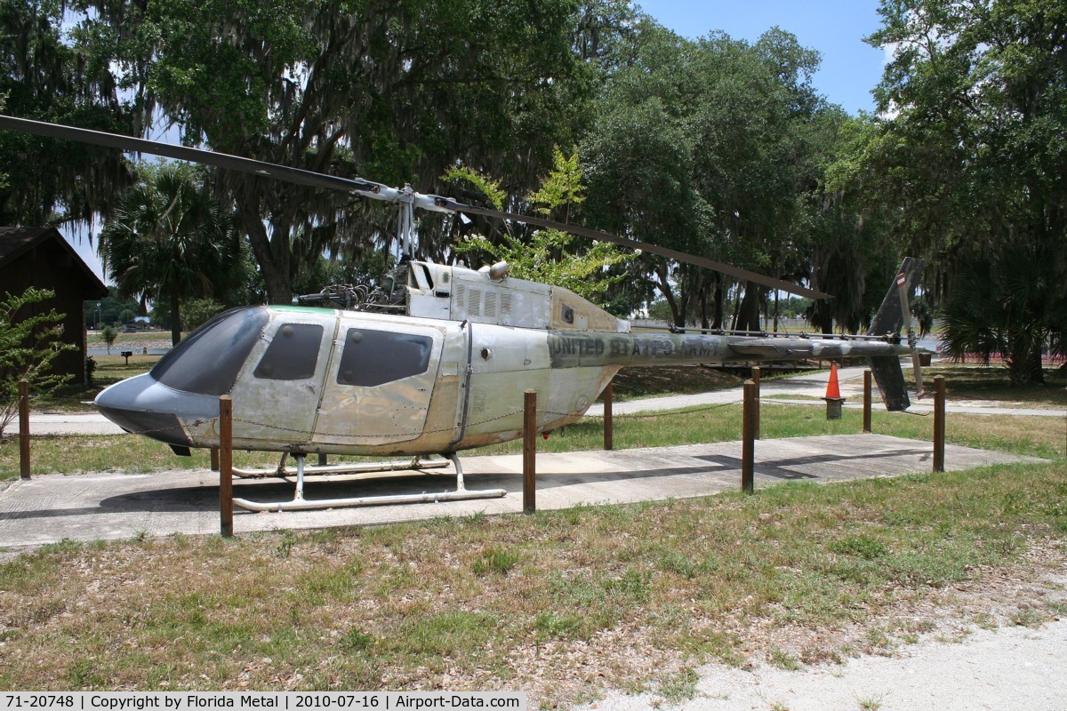 71-20748, 1971 Bell OH-58A Kiowa C/N 41609, OH-58A in a Tampa veterans park