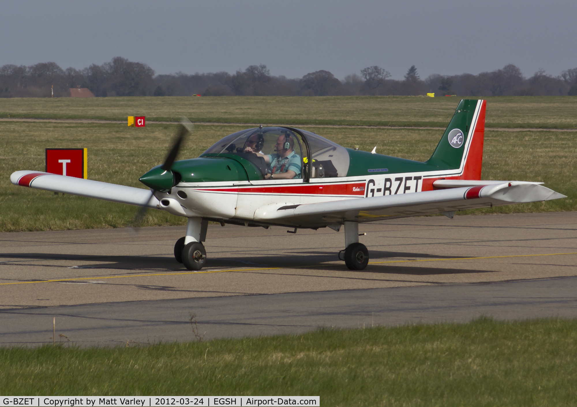 G-BZET, 2000 Robin HR-200-120B C/N 345, Arriving at SaxonAir.
