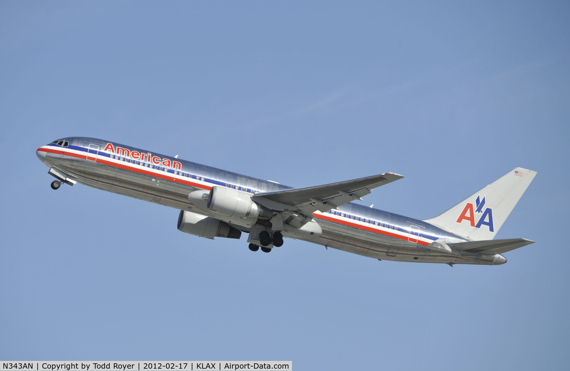 N343AN, 2003 Boeing 767-323 C/N 33082, Departing LAX on 25R