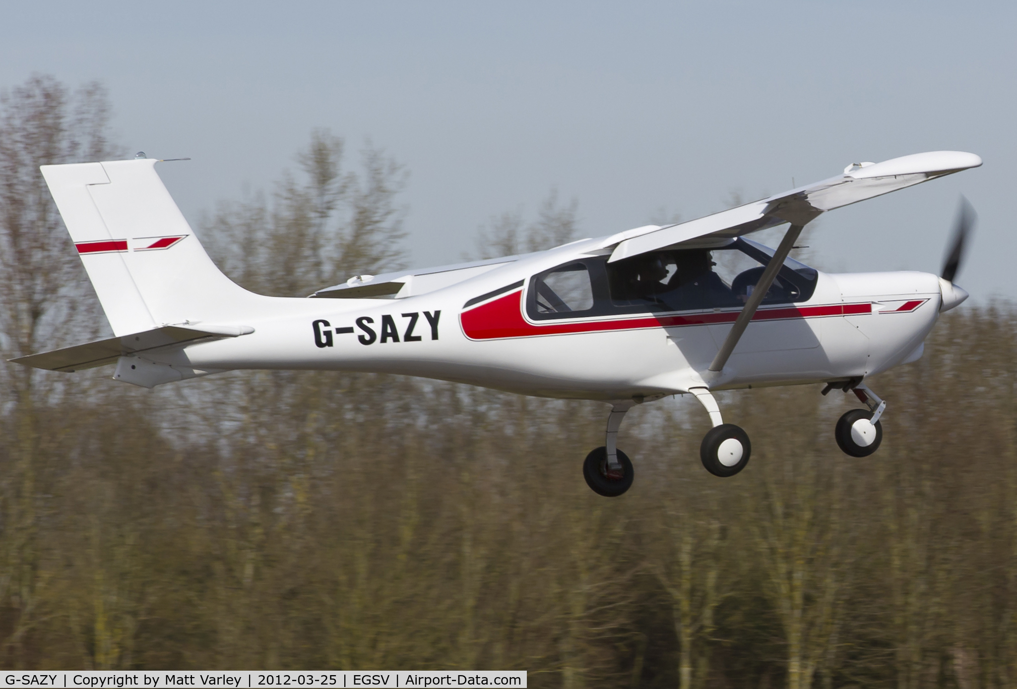 G-SAZY, 2004 Jabiru J400 C/N PFA 325-14057, Arriving for the fly in.