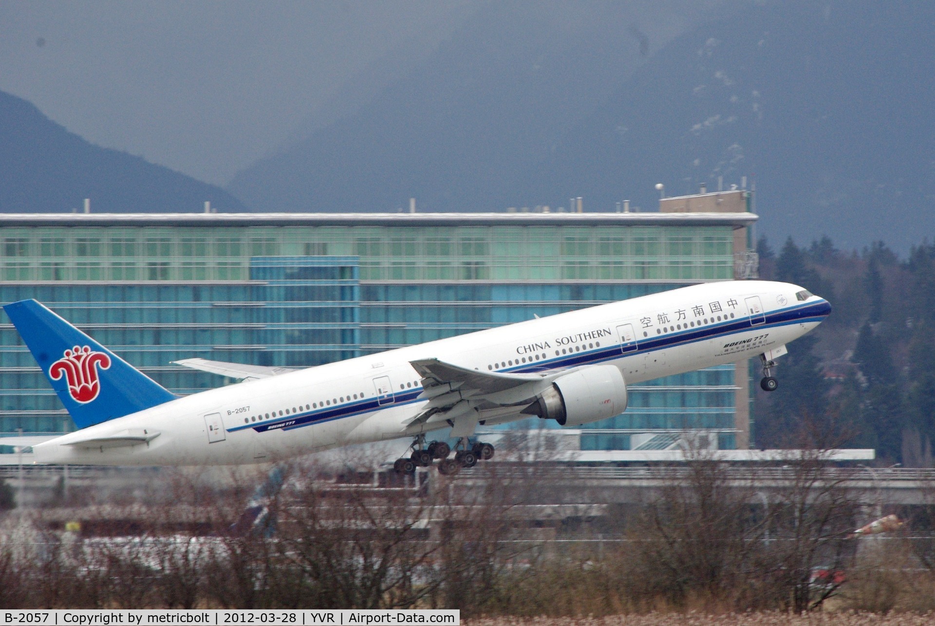 B-2057, 1998 Boeing 777-21B/ER C/N 27604, CZ330 to CAN(Guangzhou)