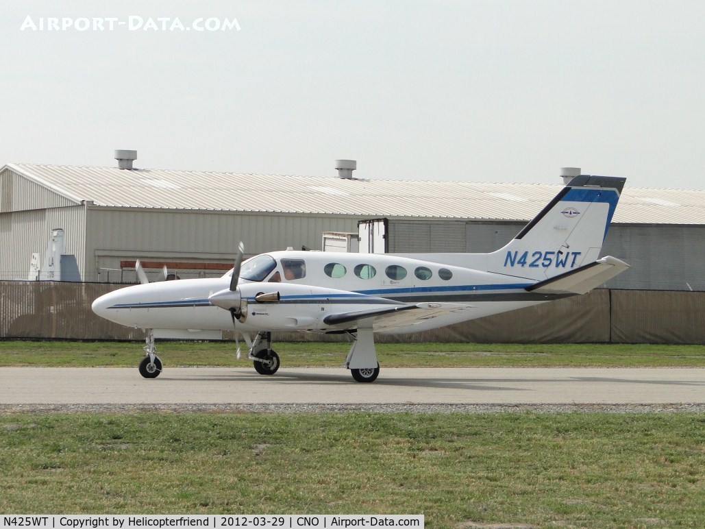 N425WT, 1983 Cessna 425 Conquest I C/N 425-0175, Taxiing towards the runways