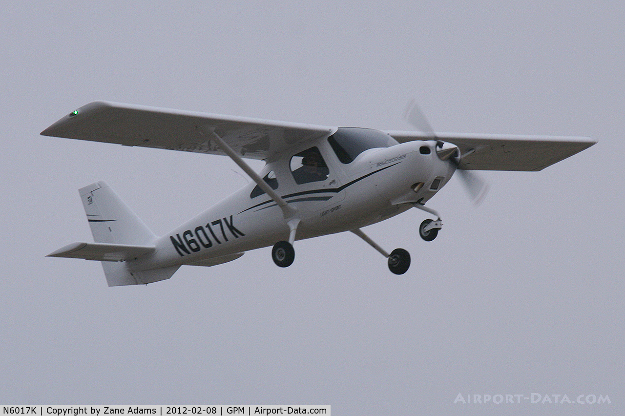 N6017K, Cessna 162 Skycatcher C/N 16200139, Departing Grand Prairie Municipal