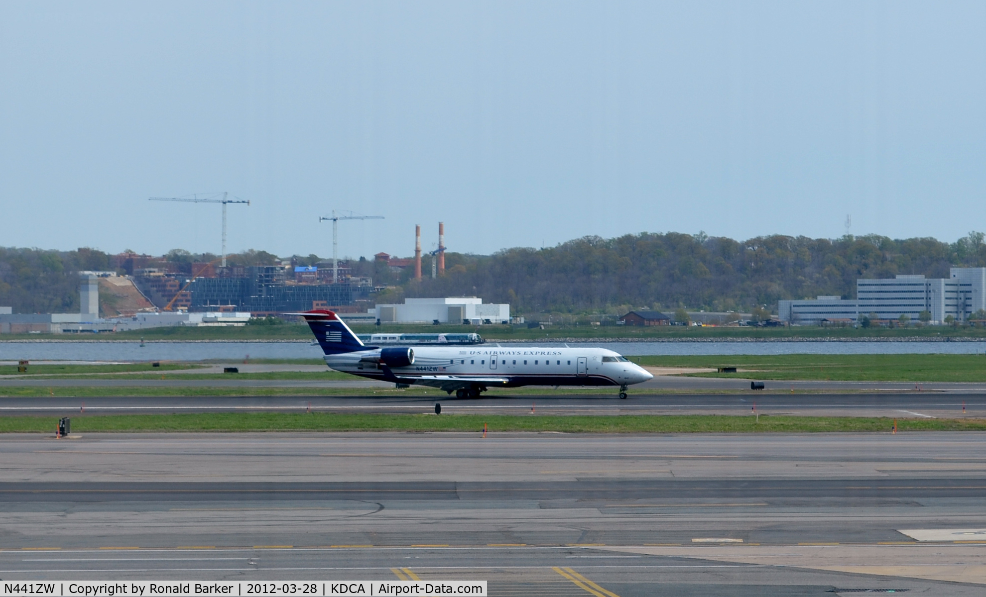 N441ZW, 2003 Bombardier CRJ-200LR (CL-600-2B19) C/N 7777, Landing DCA