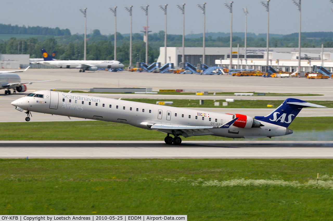 OY-KFB, 2008 Bombardier CRJ-900 (CL-600-2D24) C/N 15211, Landing