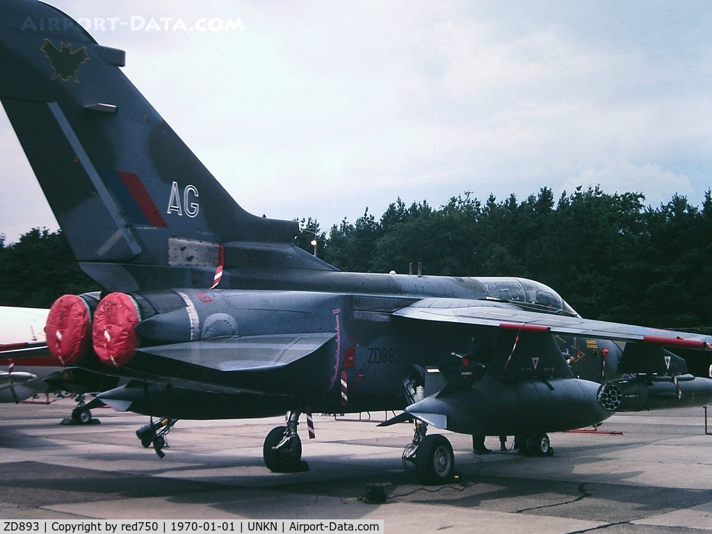 ZD893, 1985 Panavia Tornado GR.1 C/N 463/BS153/3211, Photograph by Edwin van Opstal with permission. Scanned from a color slide.