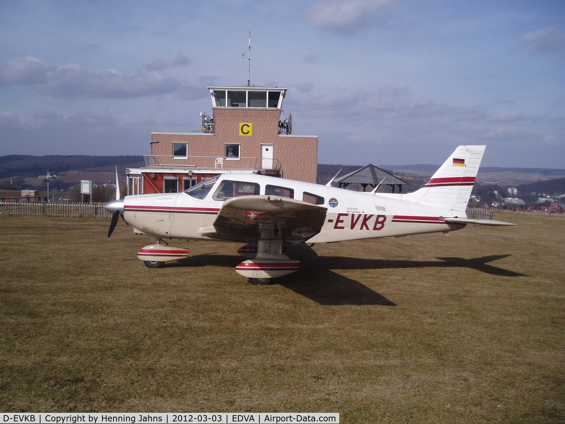 D-EVKB, Piper PA-28-181 Archer II C/N 28-8390054, D-EVKB des Sportfliegerclub Gandersheim-Seesen auf dem Verkehrslandeplatz Bad Gandersheim / EDVA
