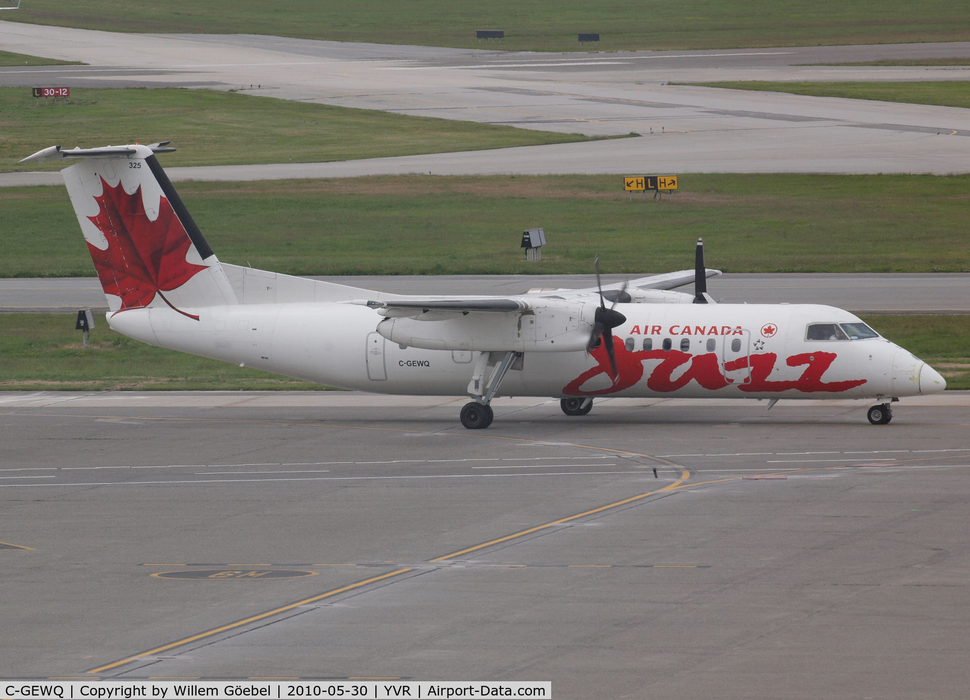 C-GEWQ, 1990 De Havilland Canada DHC-8-311 Dash 8 C/N 202, Arrival on YVR Airport